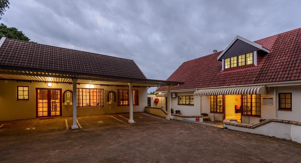 Zesty Guesthouse Port Edward Esterno foto