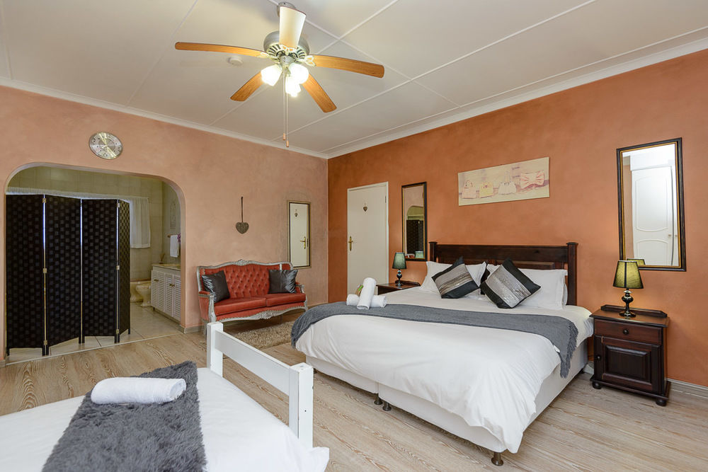 Zesty Guesthouse Port Edward Esterno foto