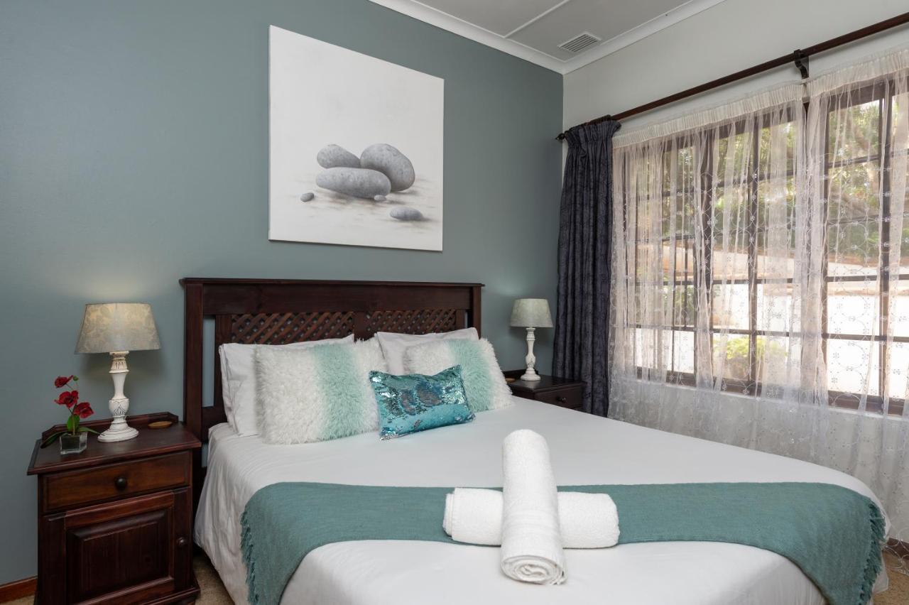 Zesty Guesthouse Port Edward Esterno foto
