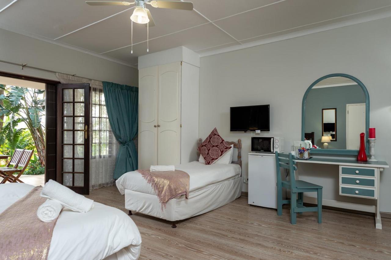 Zesty Guesthouse Port Edward Esterno foto
