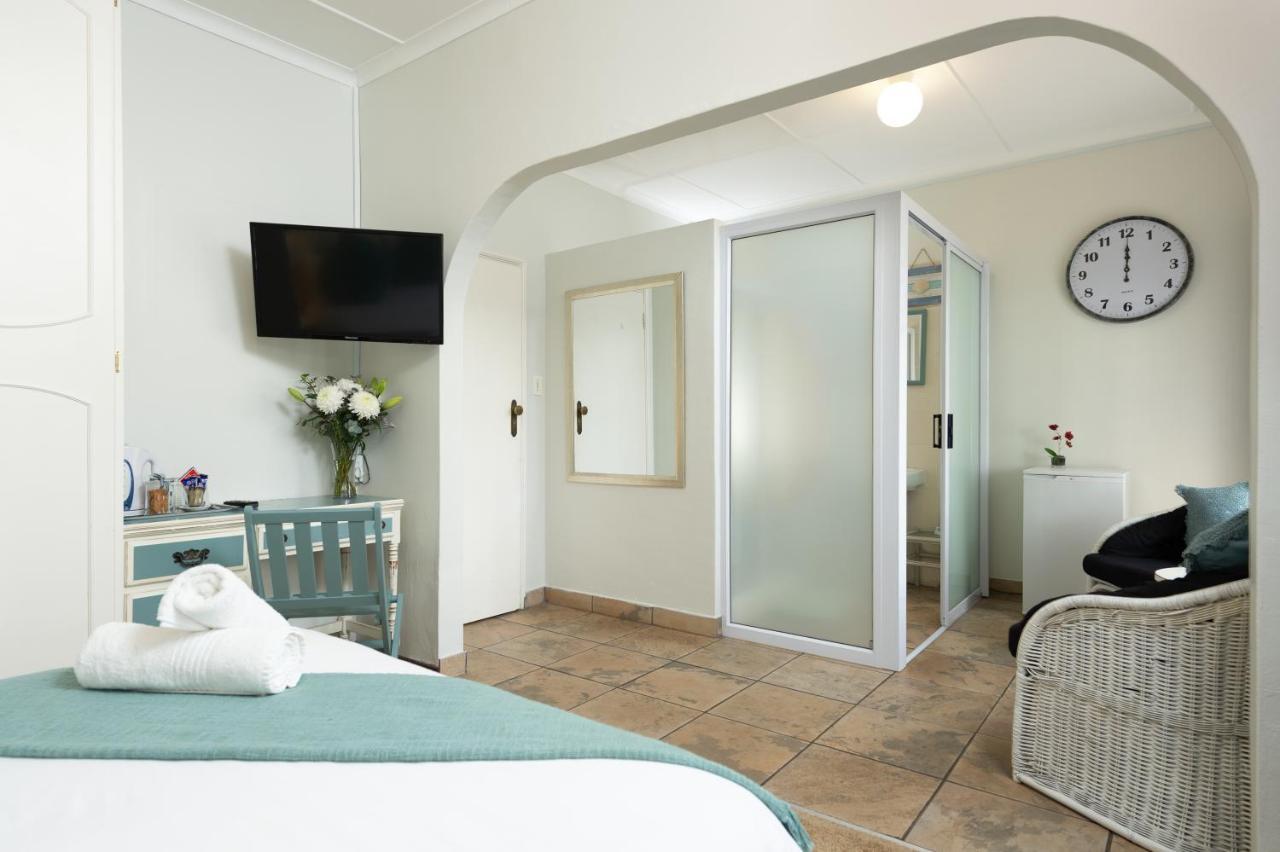 Zesty Guesthouse Port Edward Esterno foto