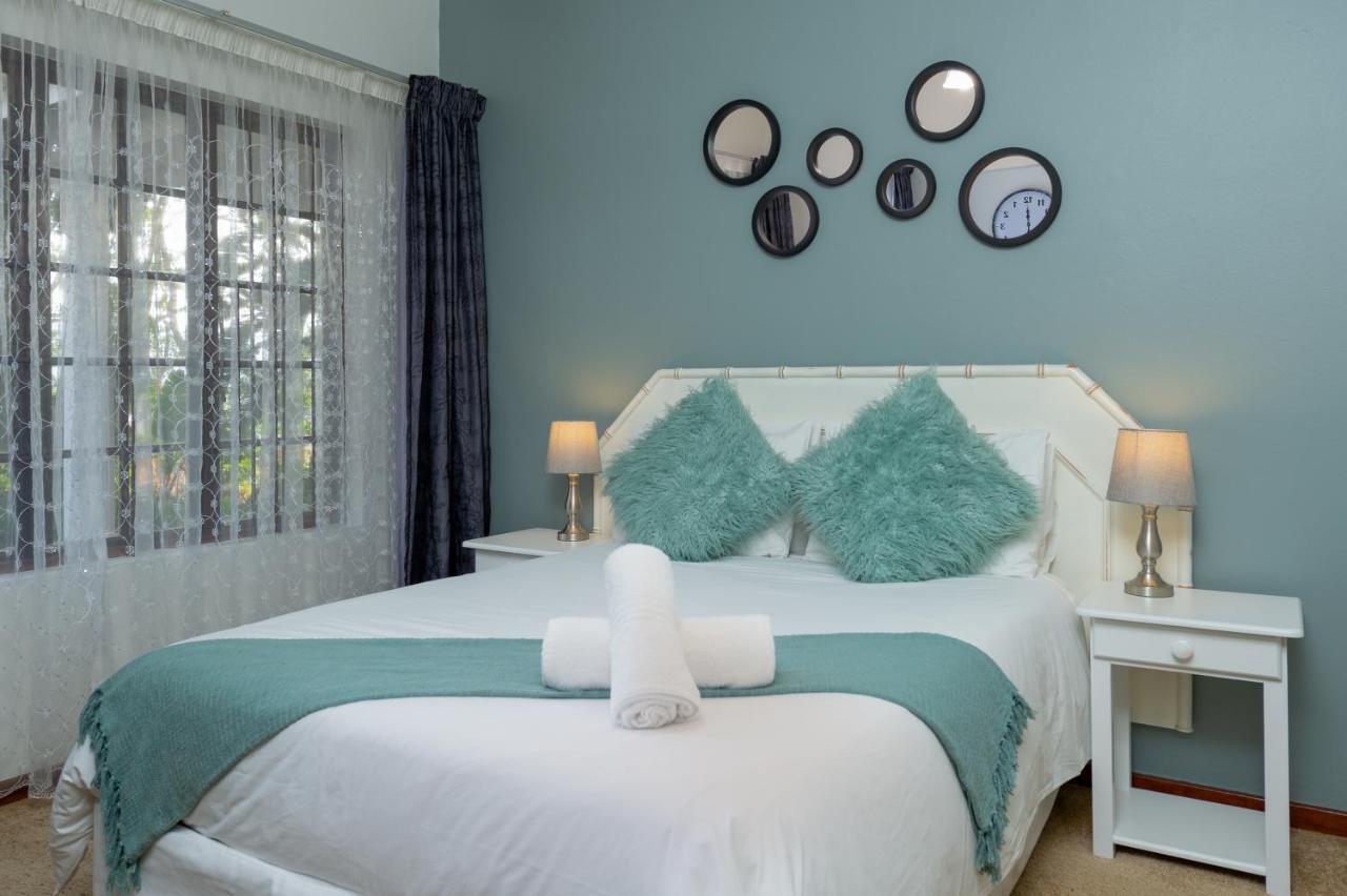 Zesty Guesthouse Port Edward Esterno foto