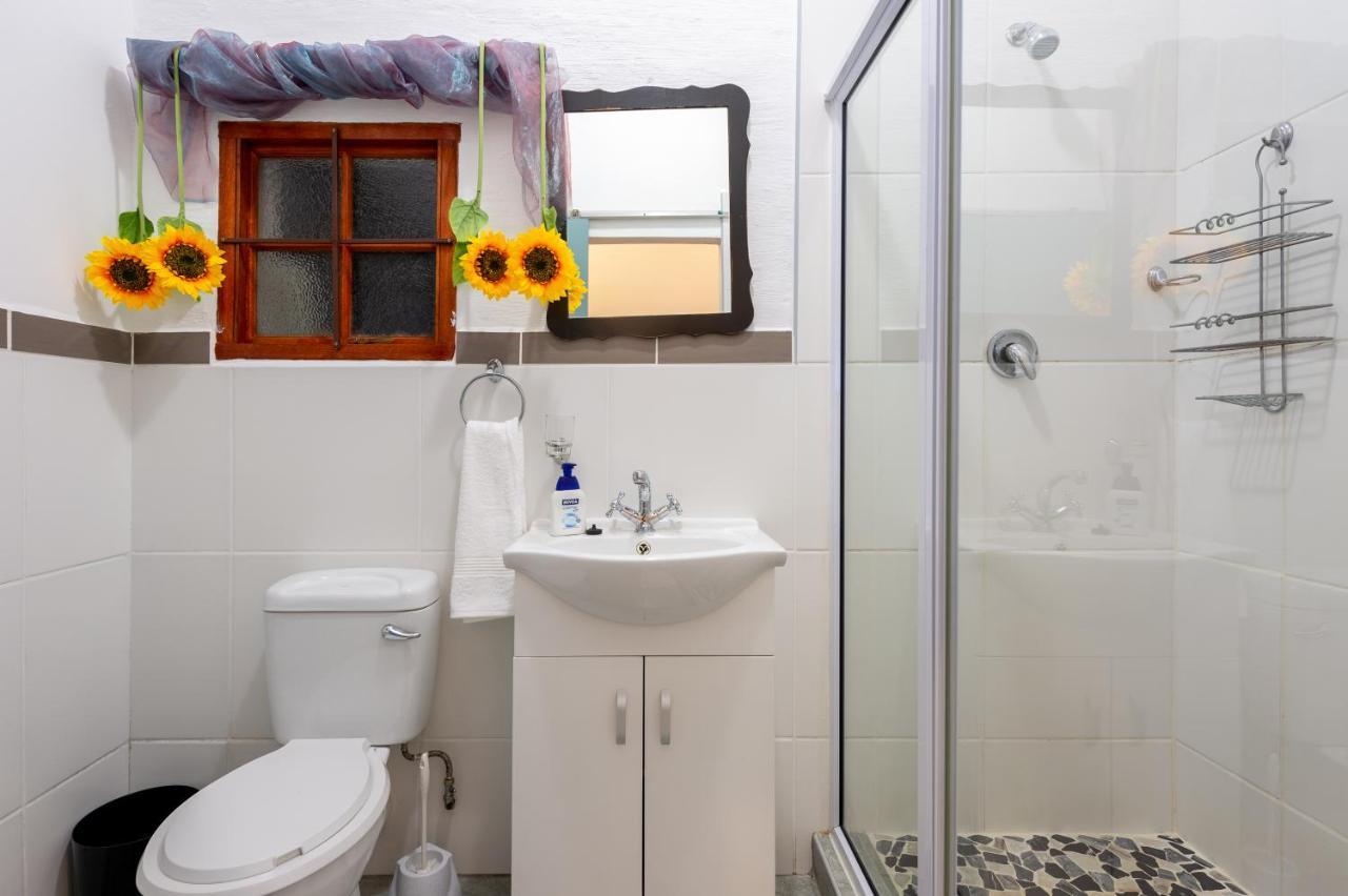 Zesty Guesthouse Port Edward Esterno foto