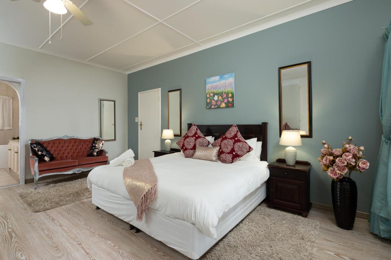 Zesty Guesthouse Port Edward Esterno foto