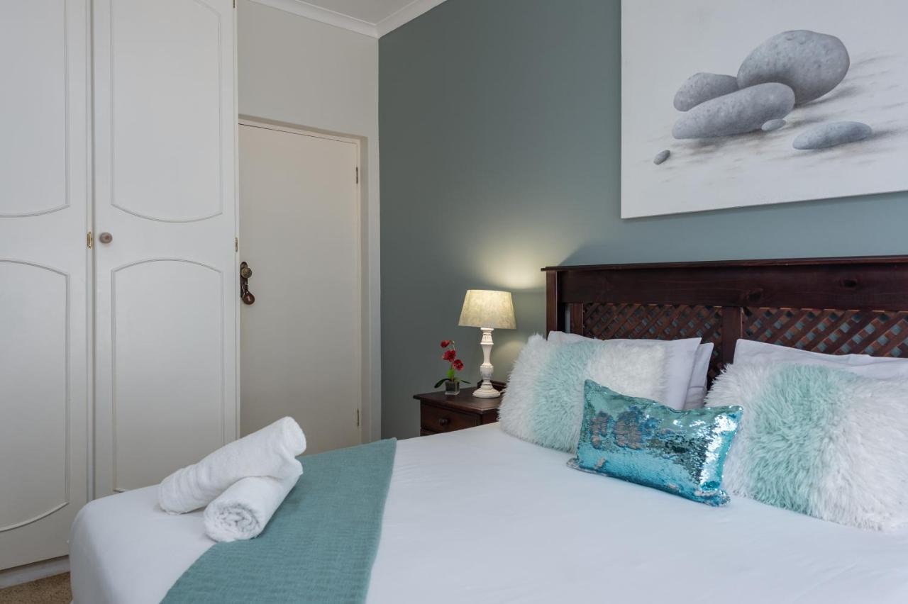 Zesty Guesthouse Port Edward Esterno foto