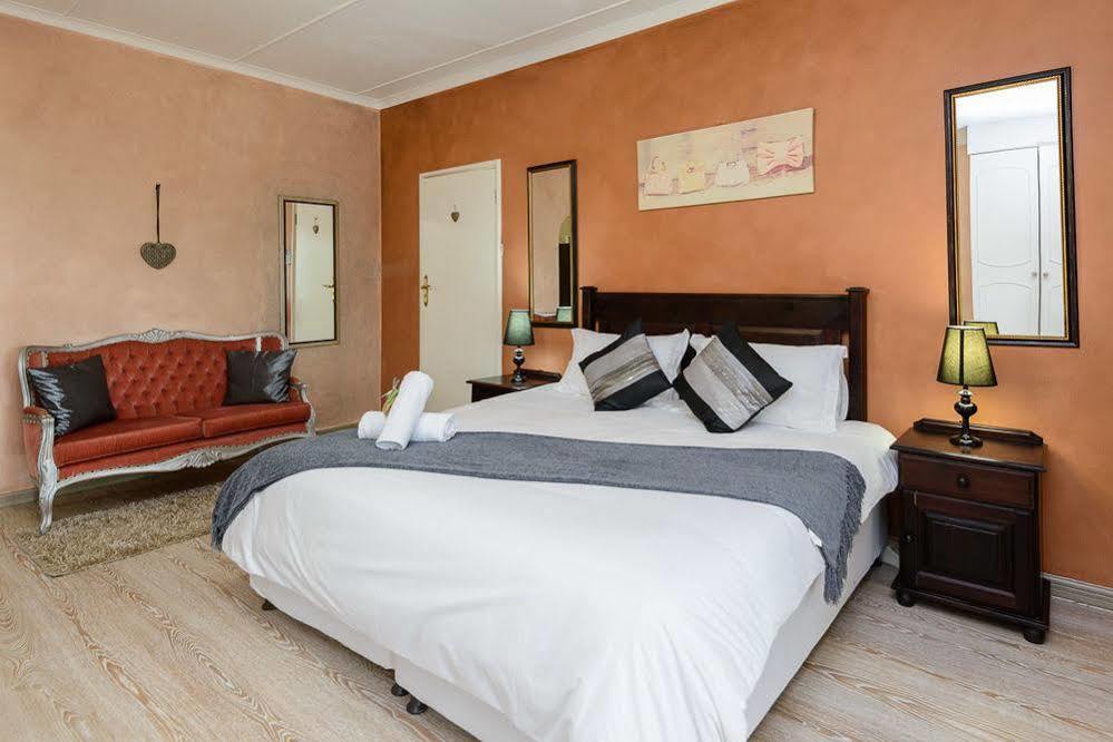 Zesty Guesthouse Port Edward Esterno foto