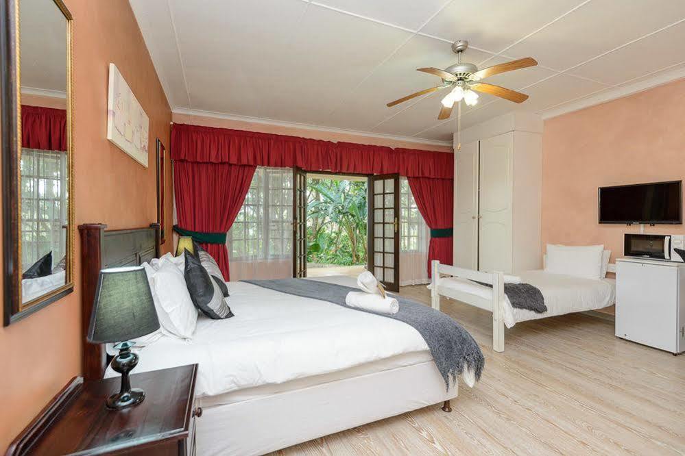 Zesty Guesthouse Port Edward Esterno foto