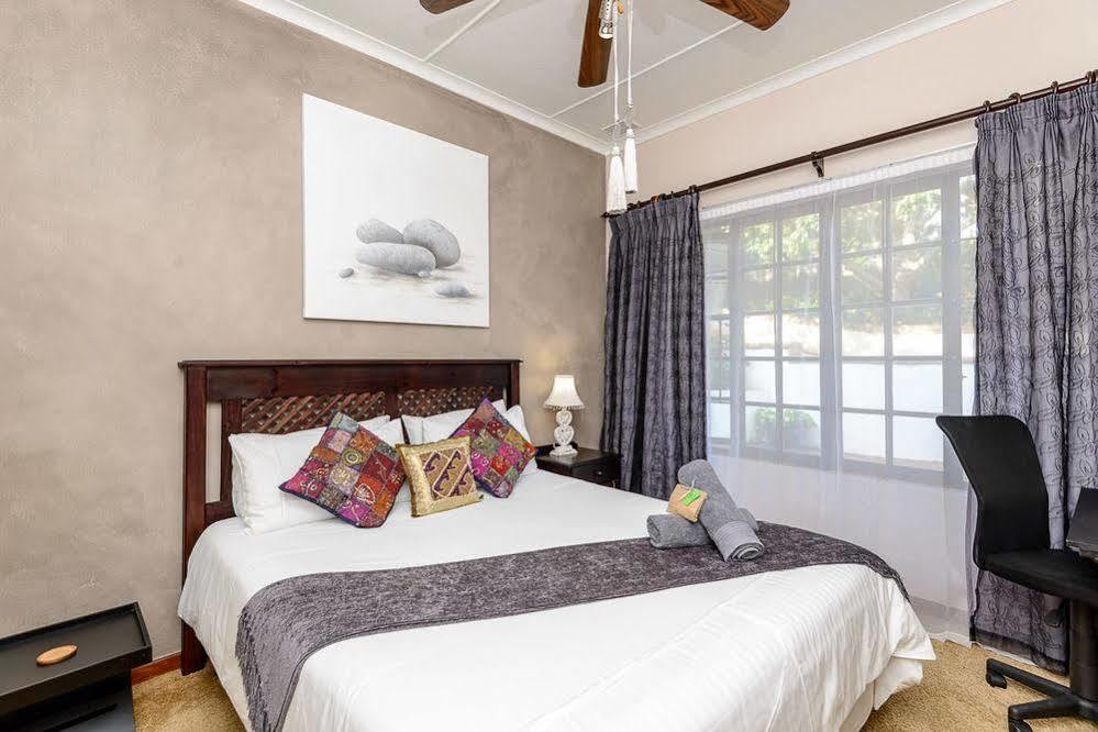 Zesty Guesthouse Port Edward Esterno foto
